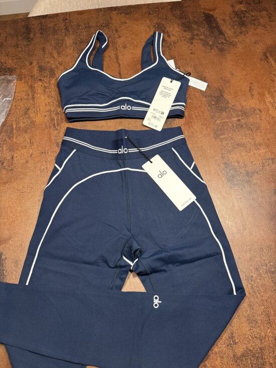 ALO Yoga Pants - Alo Yoga Airbrush Heart Throb Sports Set Navy S